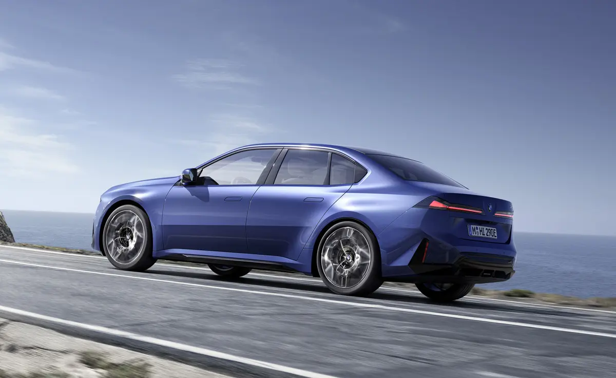 BMW i3のエクステリア〜リアサイド（走行）