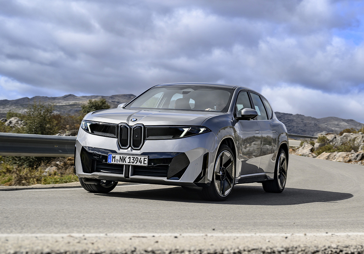 なぜBMWだけが「EV好調」？iX3の発売で勢いづくBMWが掲げる「2030年までにEV販売50％」への壮大な挑戦と現実とは