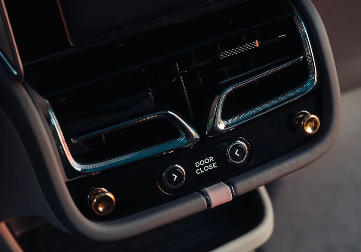 ベントレー×ブードルズ（Boodles）コレクション、インテリアの画像（センターコンソール）