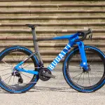 ブガッティとファクターバイクとのコラボレーションによる自転車～全景（サイド）