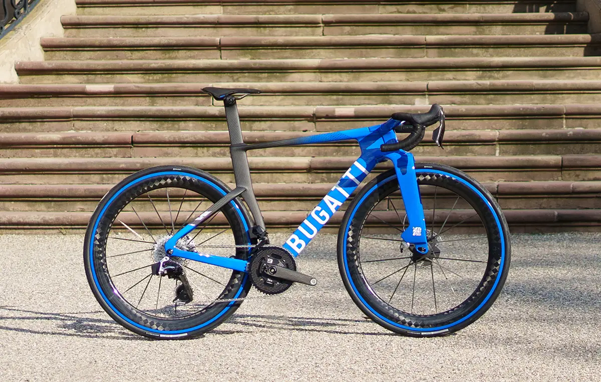 ブガッティとファクターバイクとのコラボレーションによる自転車～全景（サイド）