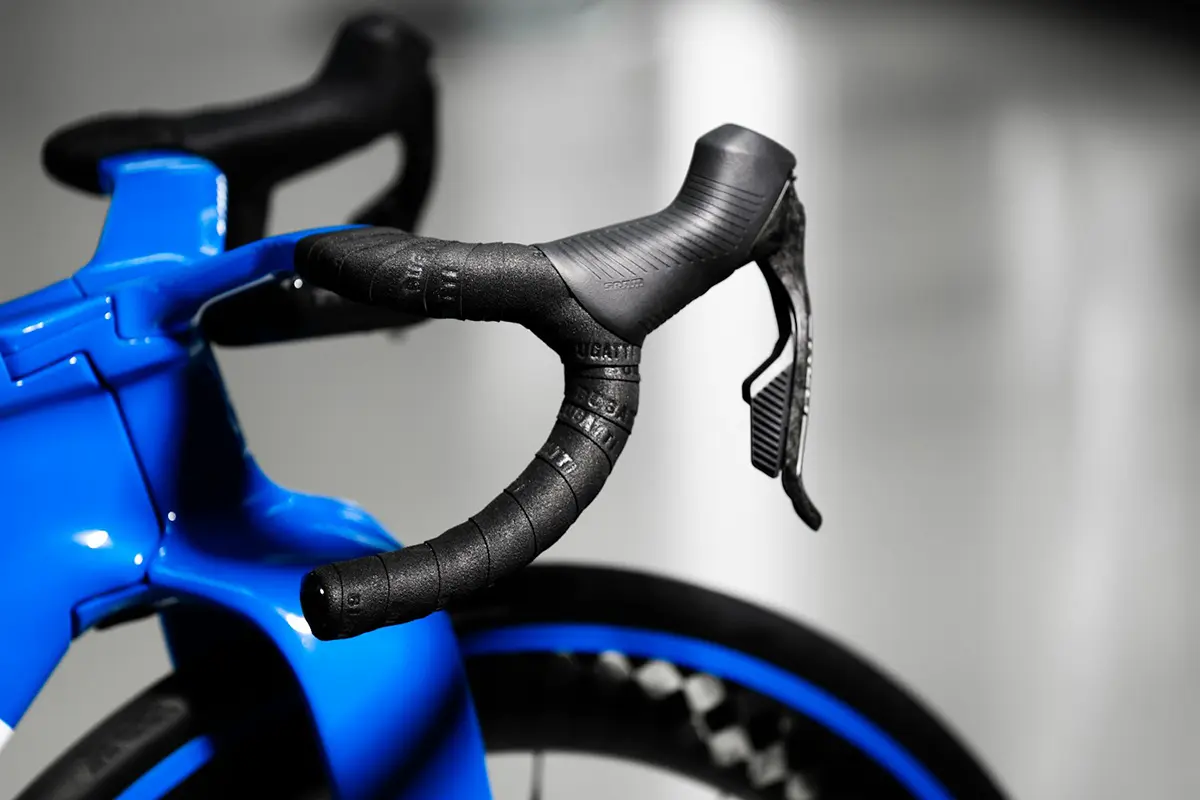 ブガッティとファクターバイクとのコラボレーションによる自転車～ハンドルバー