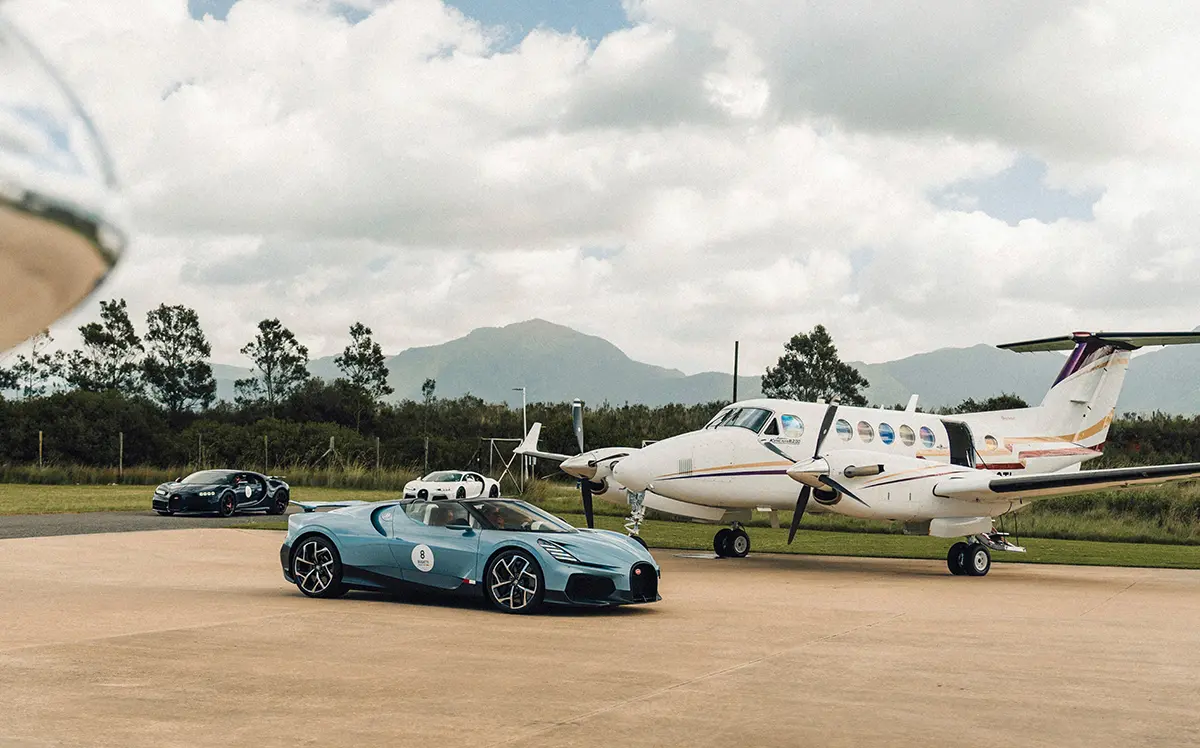 ブガッティが南アフリカで開催したツーリングイベント「グランドツアー」にてブガッティ・ディーヴォ