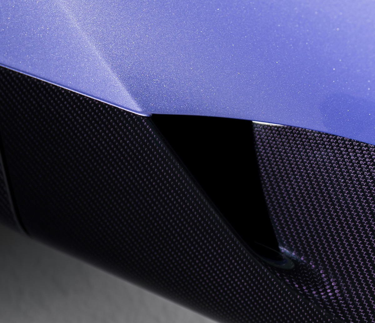 ブガッティ W16ミストラルのワンオフモデル「キャロライン」ボディパネルとカーボンファイバー