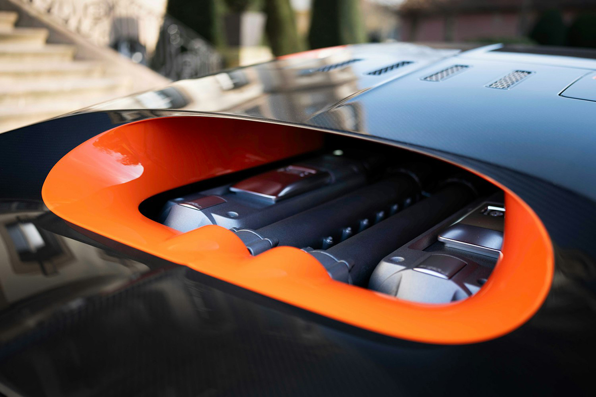 ブガッティ・ヴェイロン・スーパースポーツ「ワールド・レコード・エディション（WRC）」のエンジンルーム