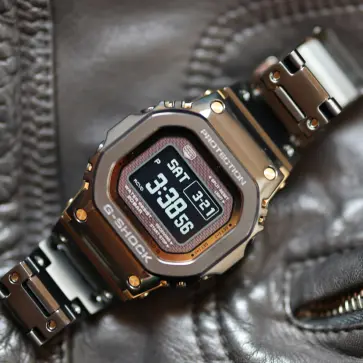 カシオの腕時計、G-SHOCK「GMW-BZ5000BD-1JF」全景
