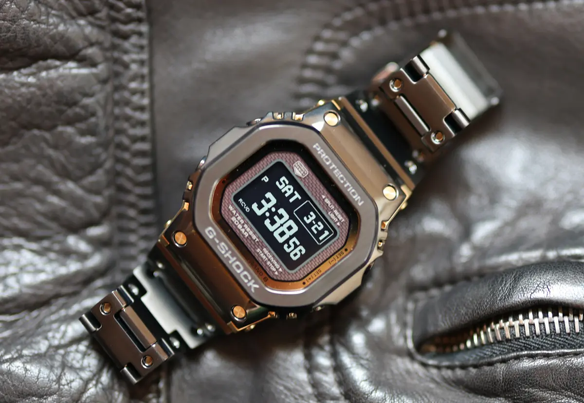 カシオの腕時計、G-SHOCK「GMW-BZ5000BD-1JF」全景