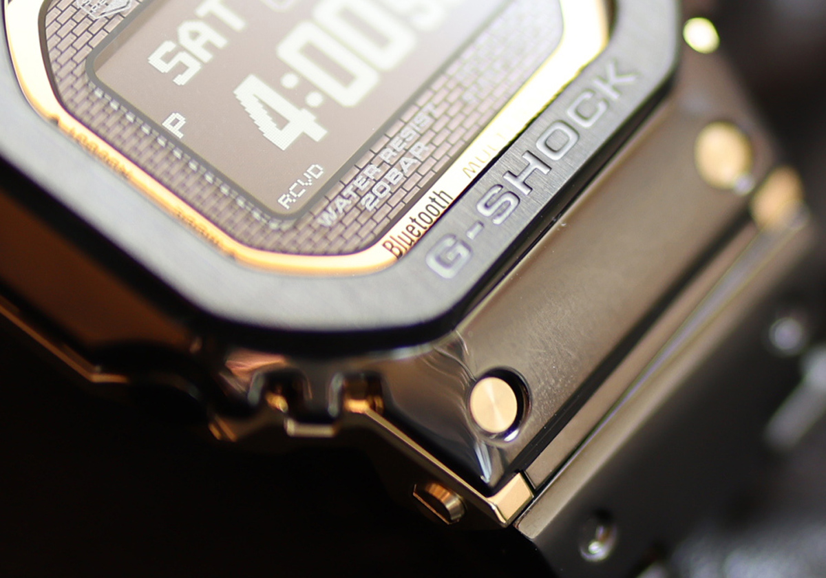 カシオの腕時計、G-SHOCK「GMW-BZ5000BD-1JF」〜ベゼルのアップ