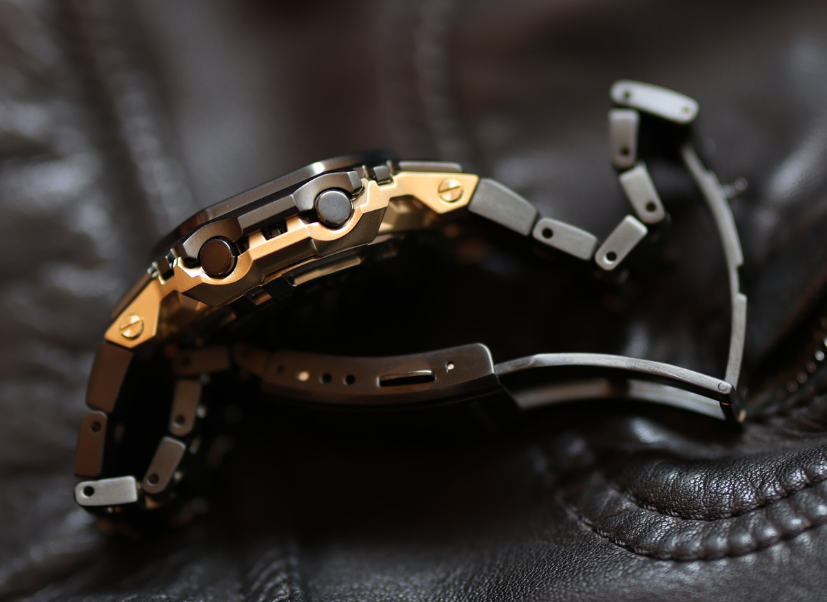 カシオの腕時計、G-SHOCK「GMW-BZ5000BD-1JF」〜ケースサイド