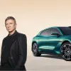 BYD傘下のブランド、DENZA（デンザ）とのパートナーシップ契約を締結したダニエル・クレイグ
