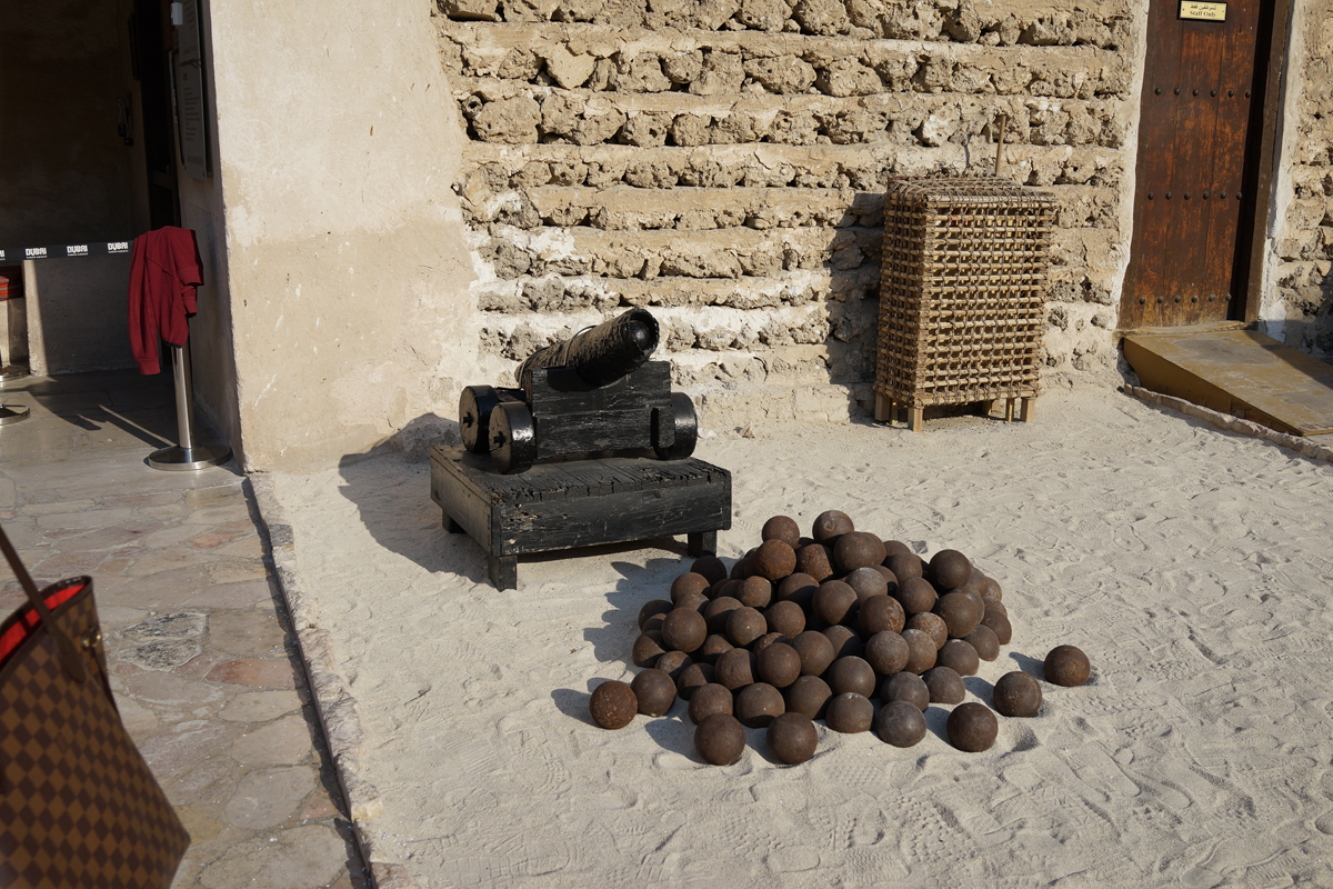 ドバイ博物館にて展示される大砲