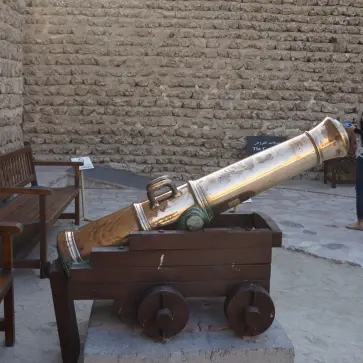 ドバイ博物館にて展示される大砲