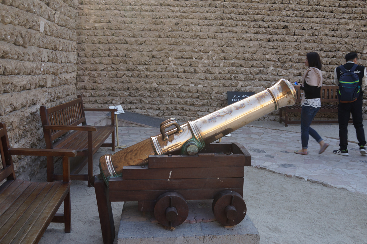 ドバイ博物館にて展示される大砲