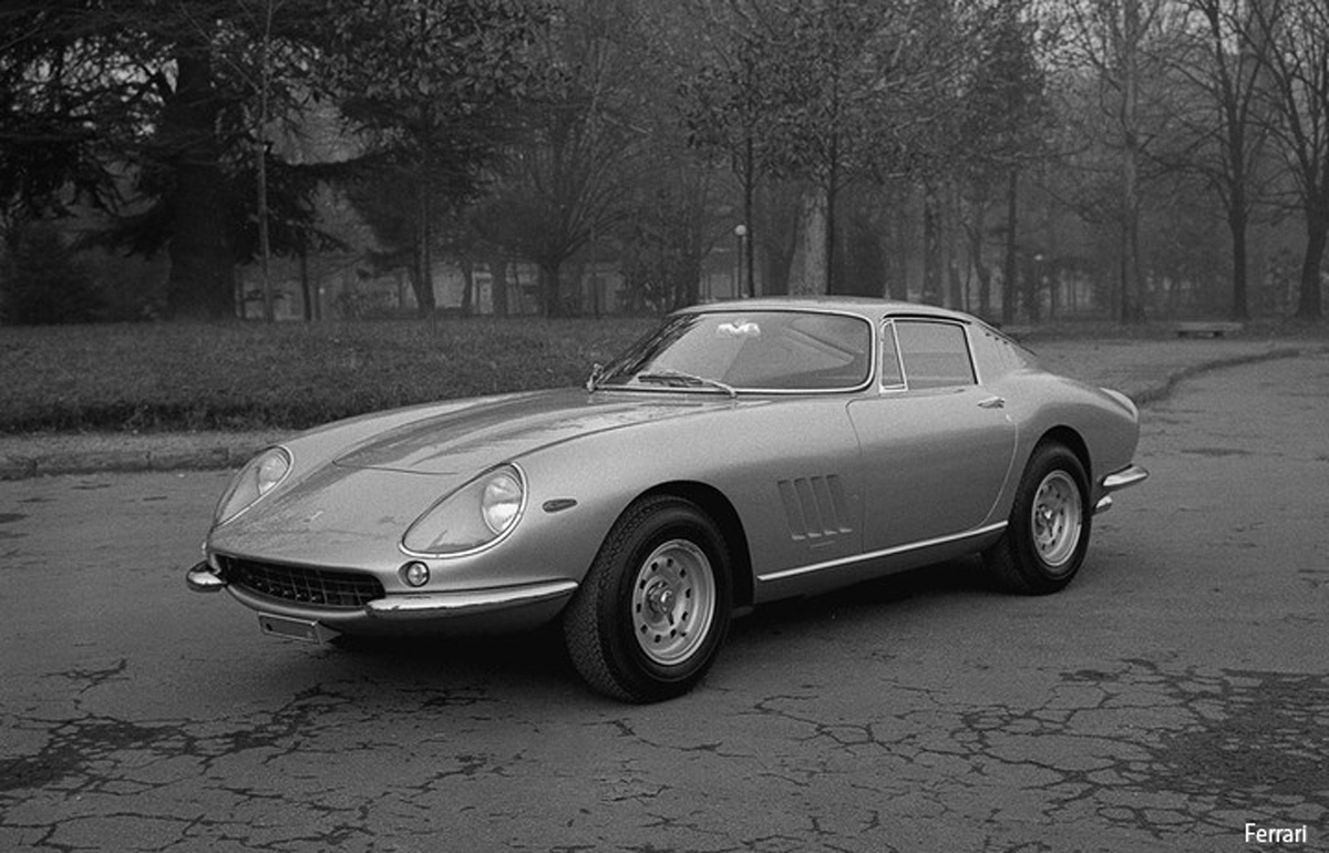 フェラーリ275GTB4(フロントサイド、停止状態)