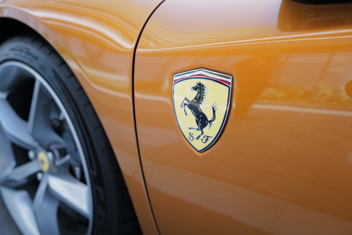 フェラーリ849テスタロッサのサイド（スクーデリア・フェラーリ・エンブレム）