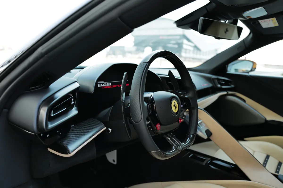 フェラーリ849テスタロッサのインテリア〜ステアリングホイール