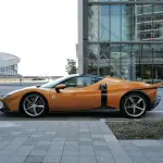 フェラーリ849テスタロッサのサイドビュー（停止状態）