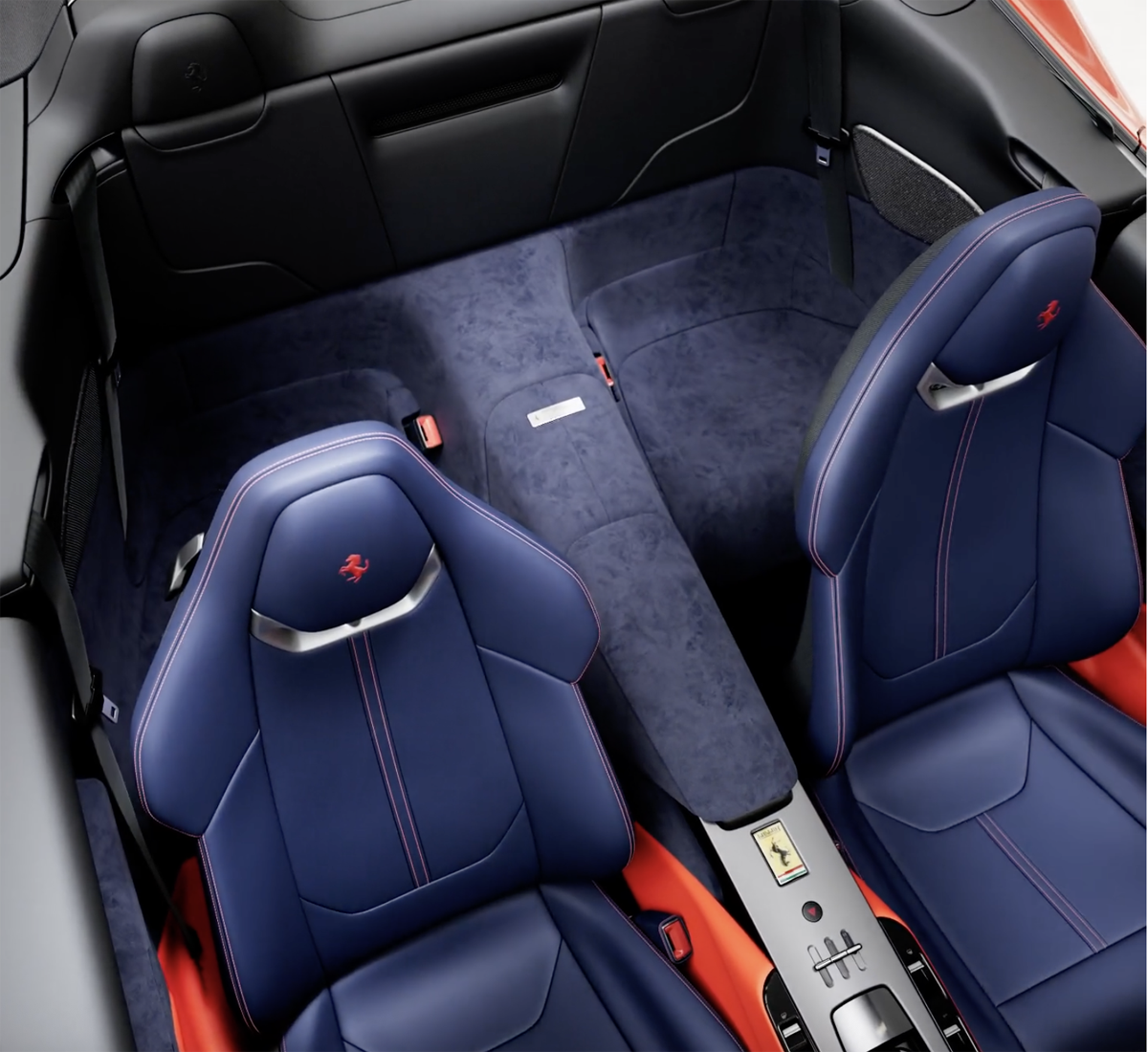 ロッソ・トラモントのフェラーリ・アマルフィ・スパイダーのインテリア