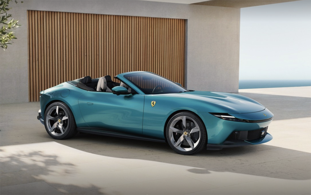 ヴェルデ・コスティエラのフェラーリ・アマルフィ・スパイダー（フロント、オープン状態）