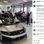 米国で初納車となるフェラーリF890（マットシルバー、フロント）