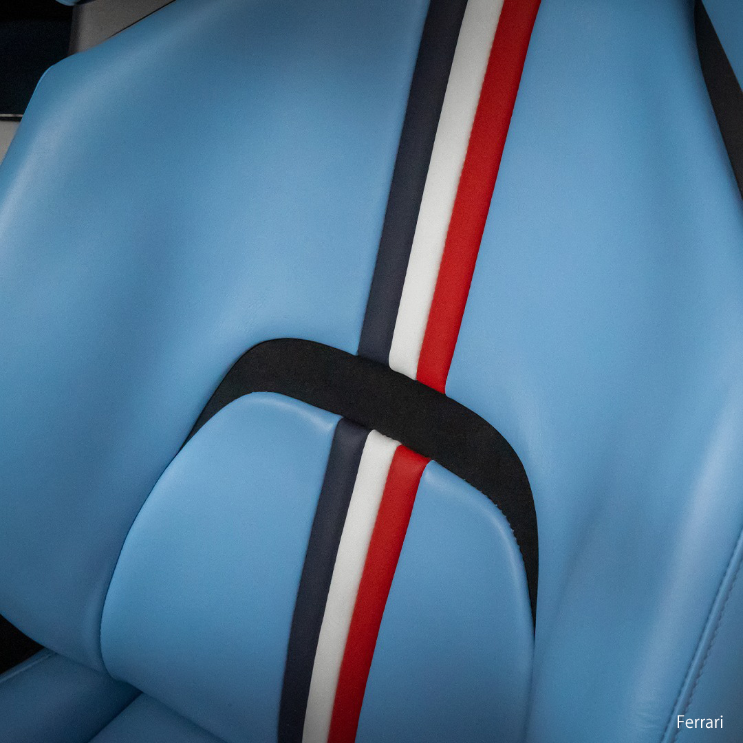 アッズーロ・ラ・プラタのフェラーリ・プロサングエ（テーラーメイド）インテリア画像（シート）