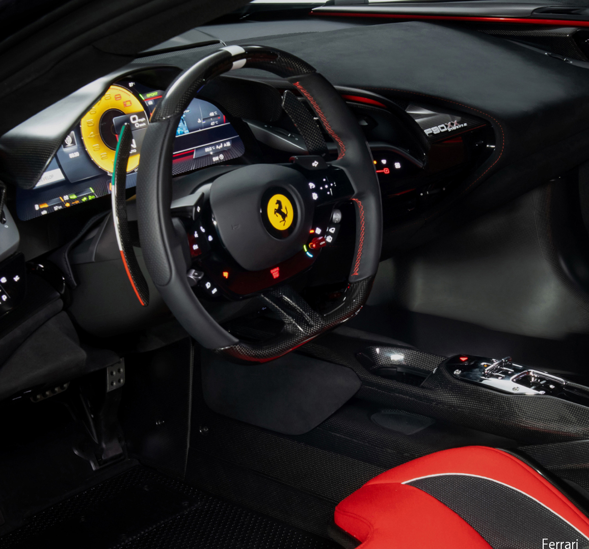 テーラーメイドにてカスタムしたフェラーリSF90XXのインテリア