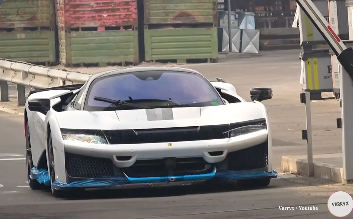 フェラーリ本社付近を走るフェラーリF80