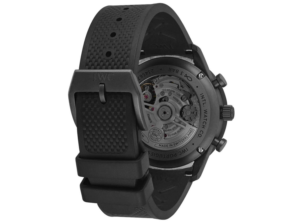 IWCの新作腕時計「ポルトギーゼ・クロノグラフ・セラタニウム」ラバーストラップ