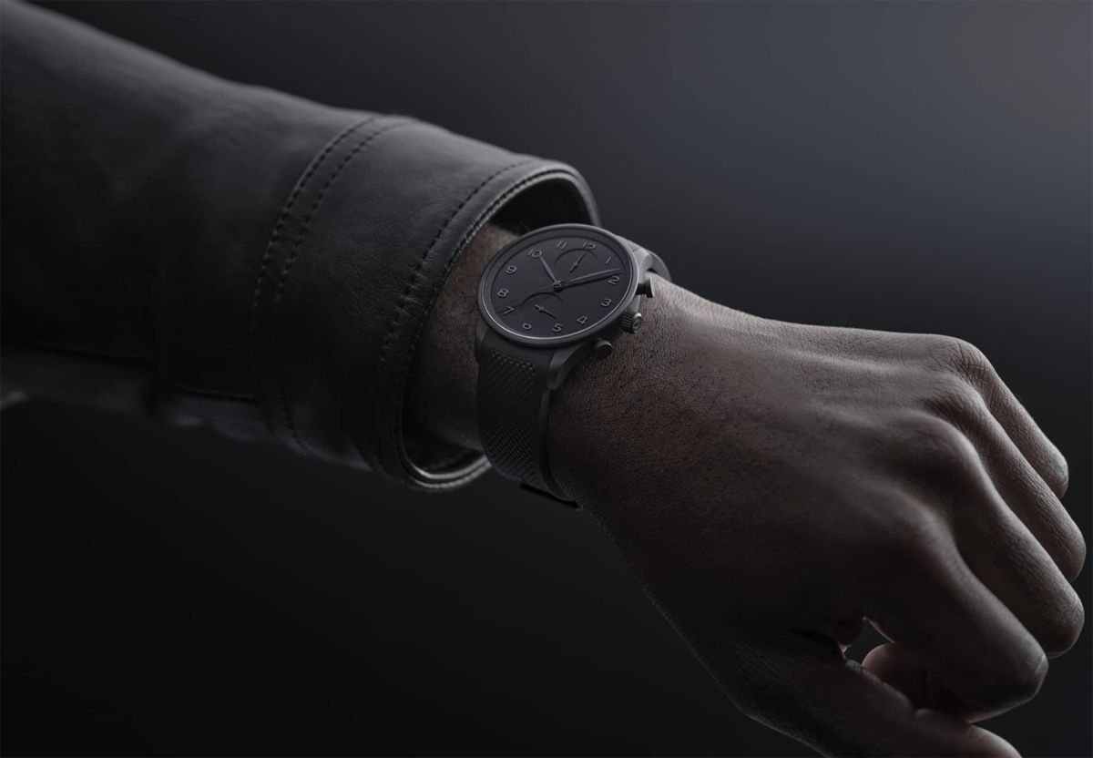 IWCの新作腕時計「ポルトギーゼ・クロノグラフ・セラタニウム」装着画像