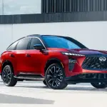 日産インフィニティQX65のエクステリア（レッド）〜フロント