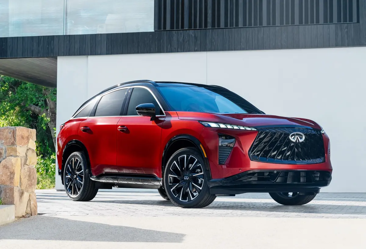 日産インフィニティQX65のエクステリア（レッド）〜フロント