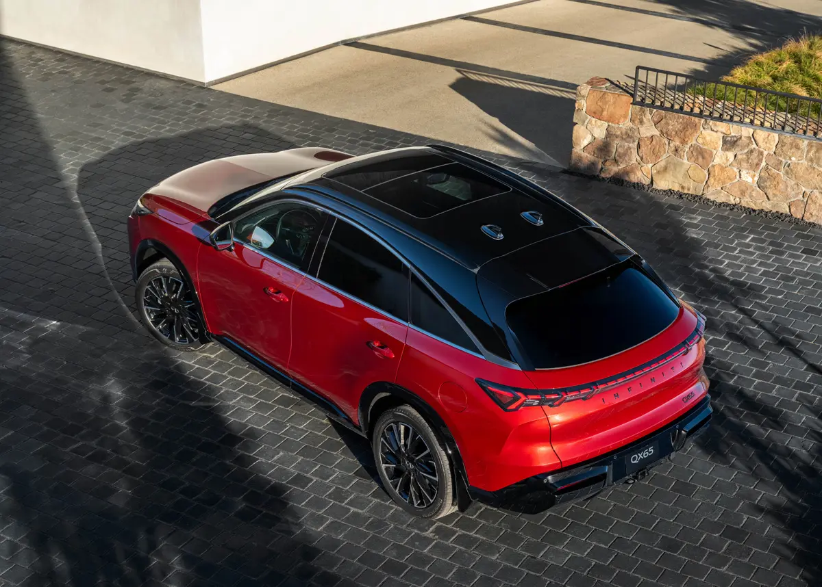 日産インフィニティQX65のエクステリア（レッド）〜トップ