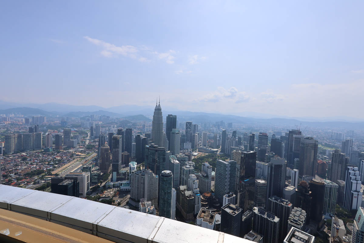 マレーシアはクアラルンプールにてKLタワーの展望台からの眺め(グラスボックス)