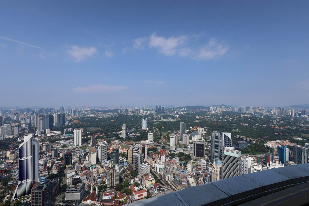 マレーシアはクアラルンプールにてKLタワーの展望台からの眺め(グラスボックス)