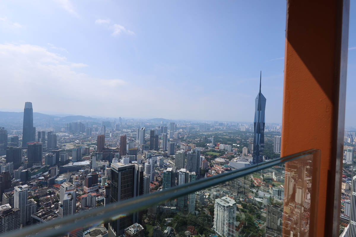 マレーシアはクアラルンプールにてKLタワーの展望台からの眺め(グラスボックス)