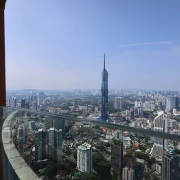 マレーシアはクアラルンプールにてKLタワーの展望台からの眺め(グラスボックス)