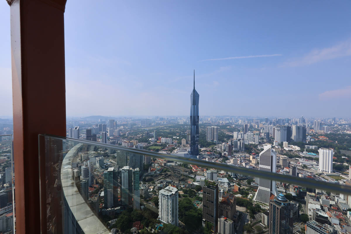 マレーシアはクアラルンプールにてKLタワーの展望台からの眺め(グラスボックス)