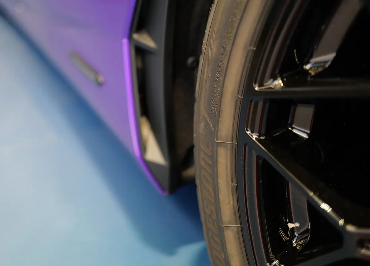 ブリジストン製タイヤを装着したランボルギーニ テメラリオ