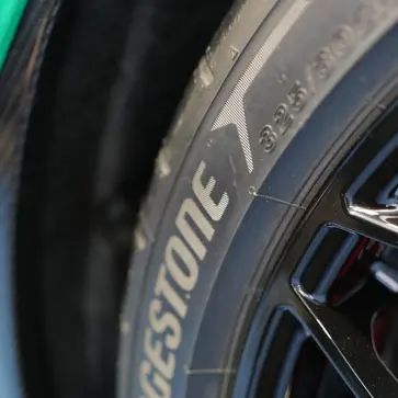 ブリジストン製タイヤを装着したランボルギーニ テメラリオ