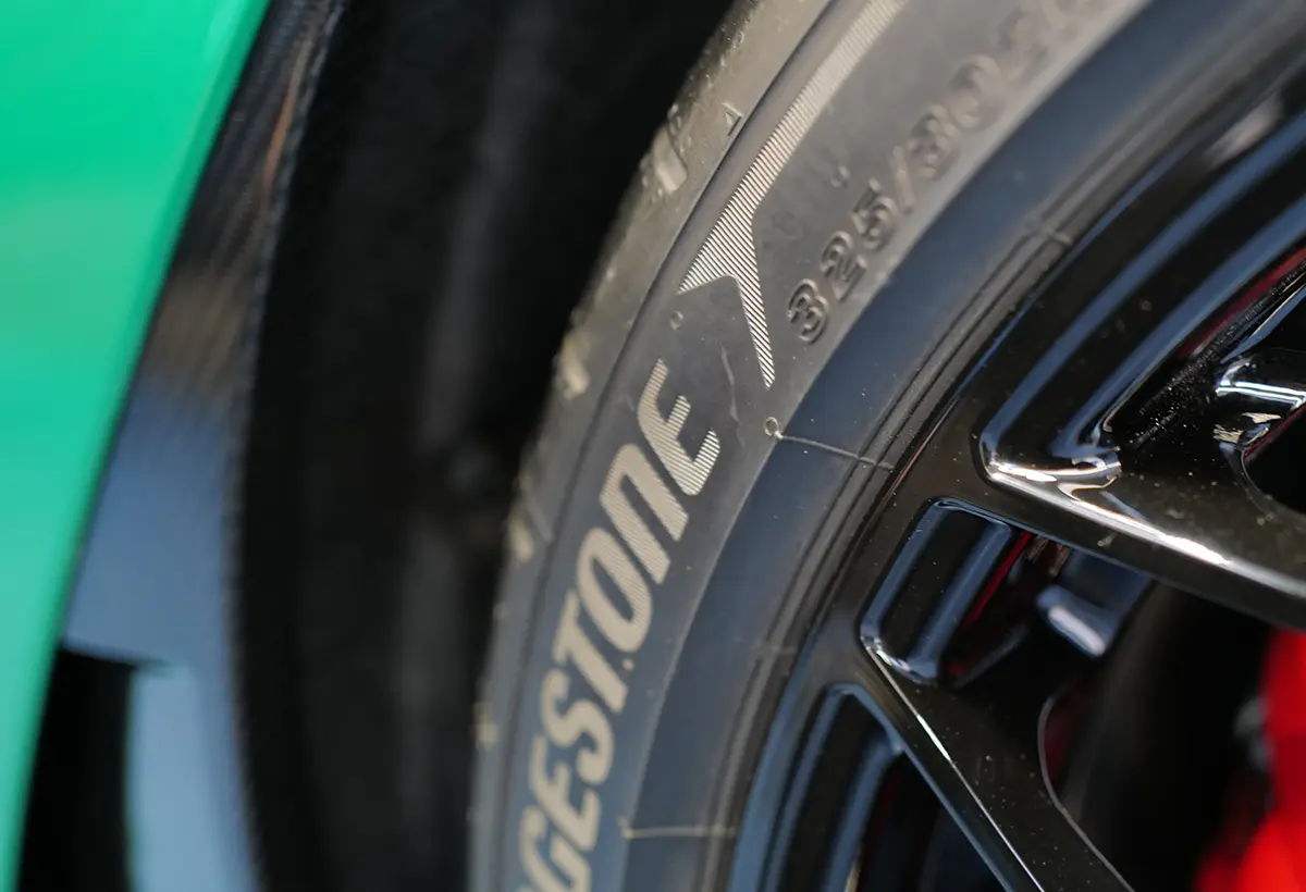 ブリジストン製タイヤを装着したランボルギーニ テメラリオ