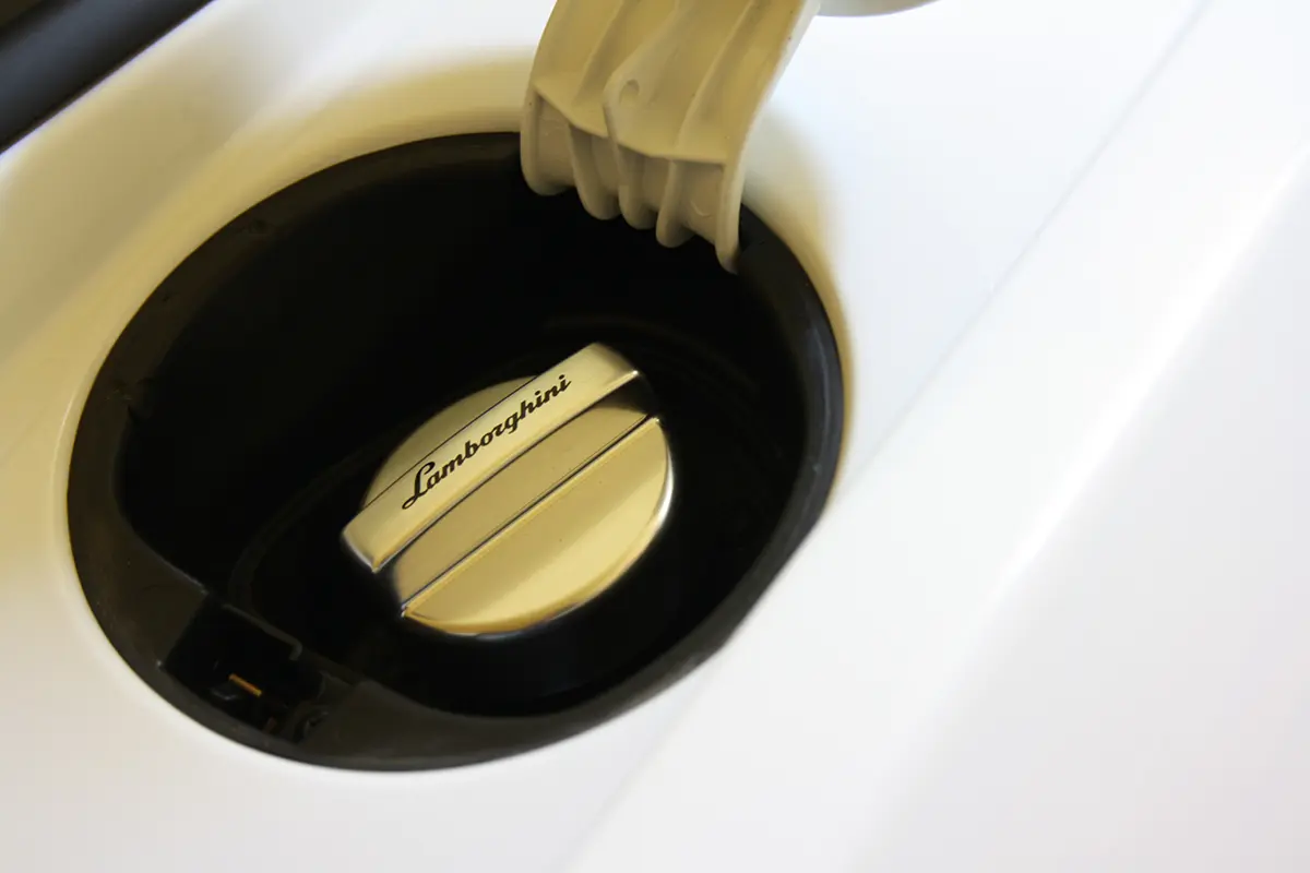 ランボルギーニ・ウラカンのガスキャップ