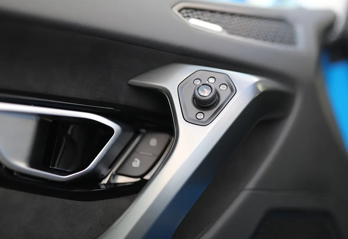 ランボルギーニ・ウラカンのドアスイッチ