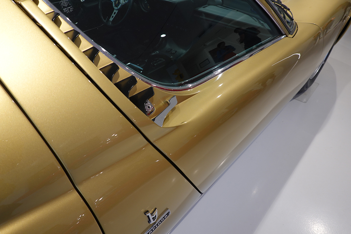 ゴールドのランボルギーニ・ミウラ（ドアハンドル）