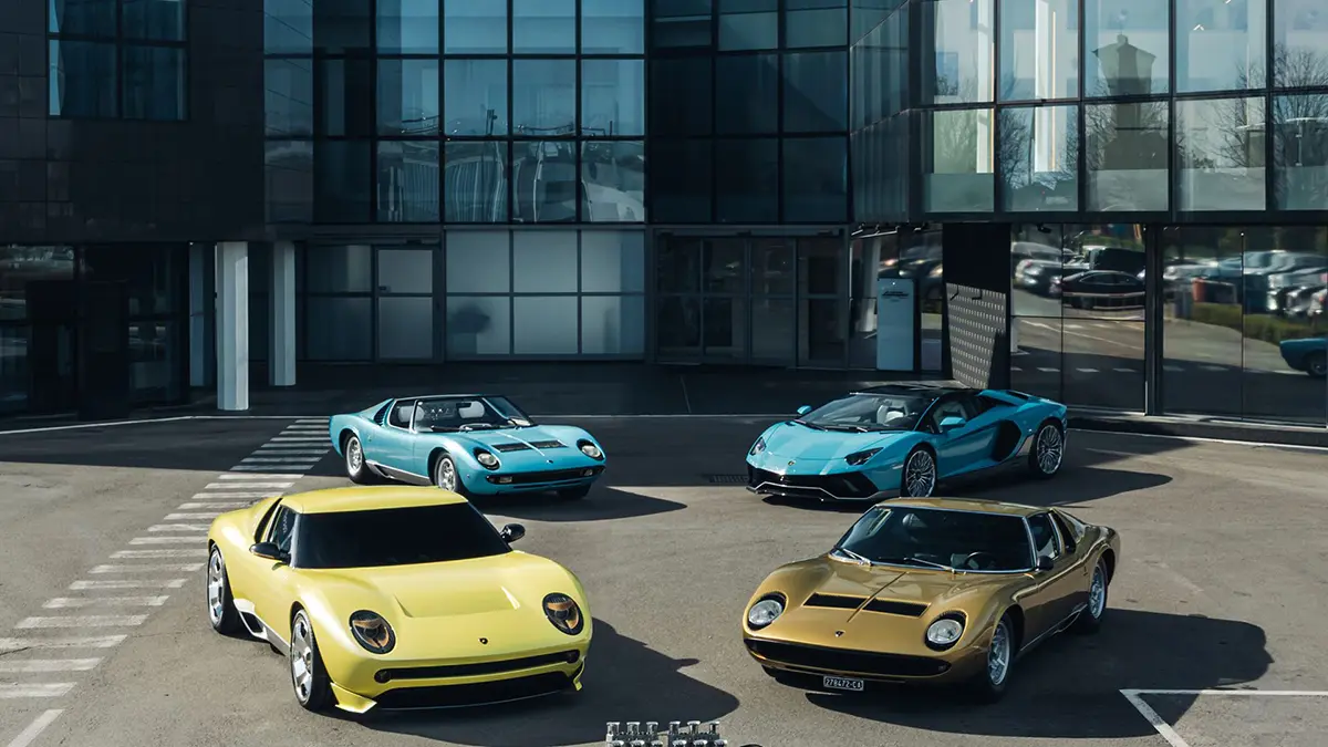 ランボルギーニ・ミウラ「60周年記念イベント」にて集合するミウラシリーズ