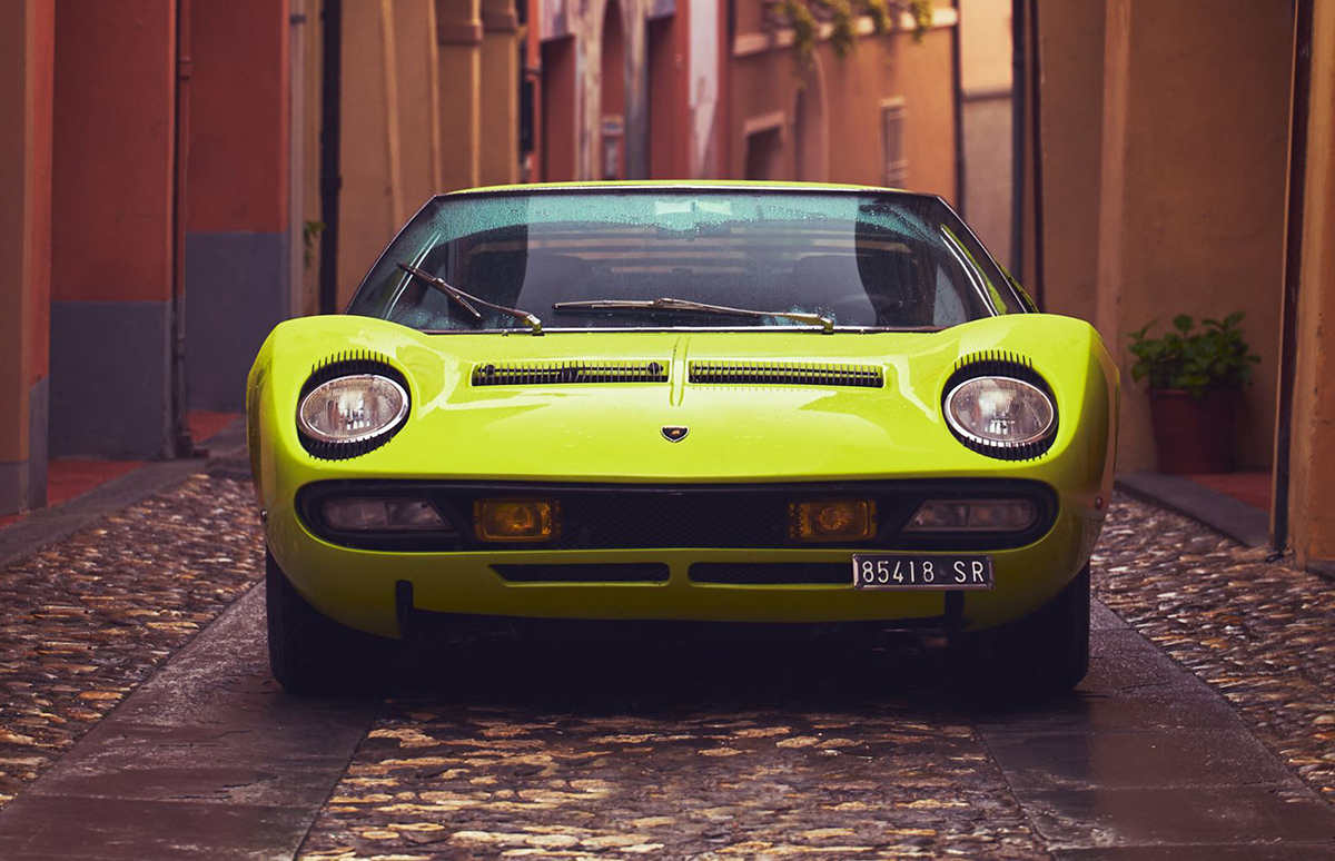 ヴェルデ・スキャンダルのランボルギーニ・ミウラ（正面）