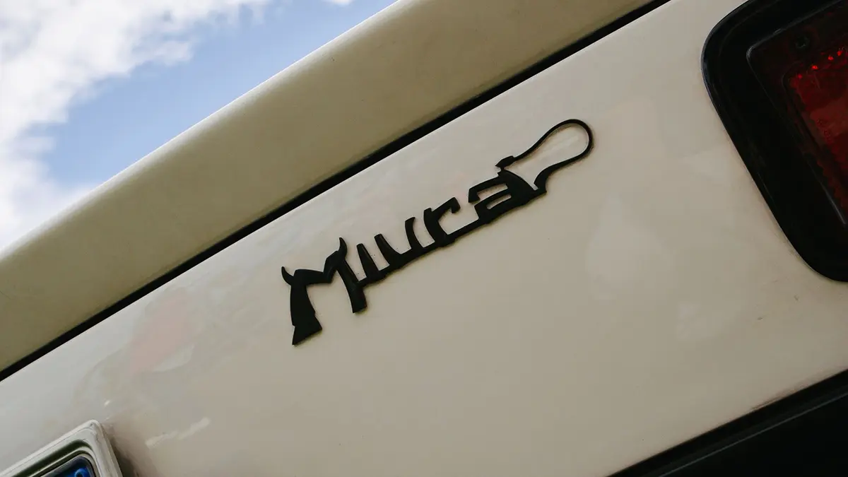 ランボルギーニ・ミウラのリヤ（エンブレム）