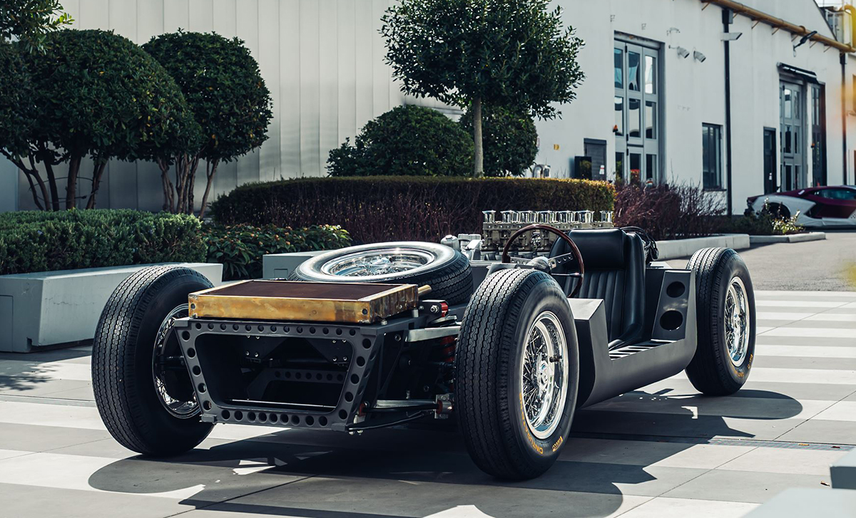 ランボルギーニ・ミウラ「60周年記念イベント」にてミウラのローリングシャシー