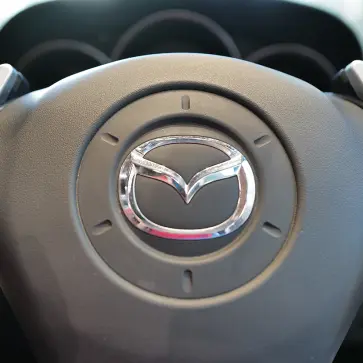 マツダRX-8「コンバーチブル」のステアリングホイール