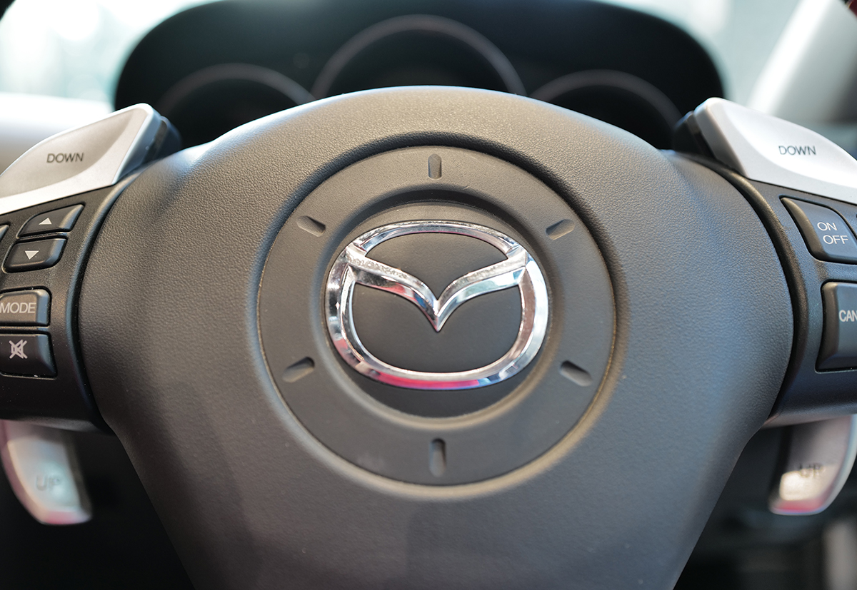 マツダRX-8「コンバーチブル」のステアリングホイール