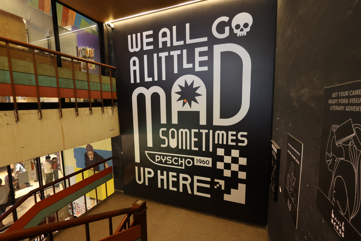 マレーシア クアラルンプールの「奇妙な」書店、BookXcess RexKLの館内